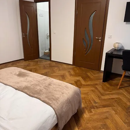 Madalina's House - Cozy 2-bedroom *