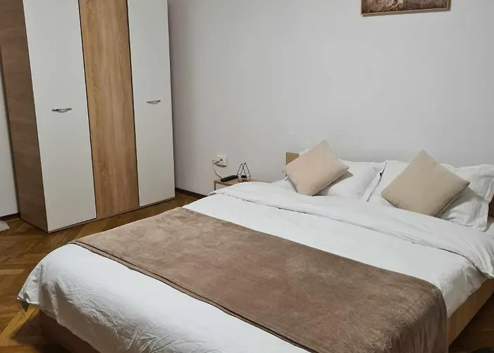 Madalina's House - Cozy 2-bedroom *