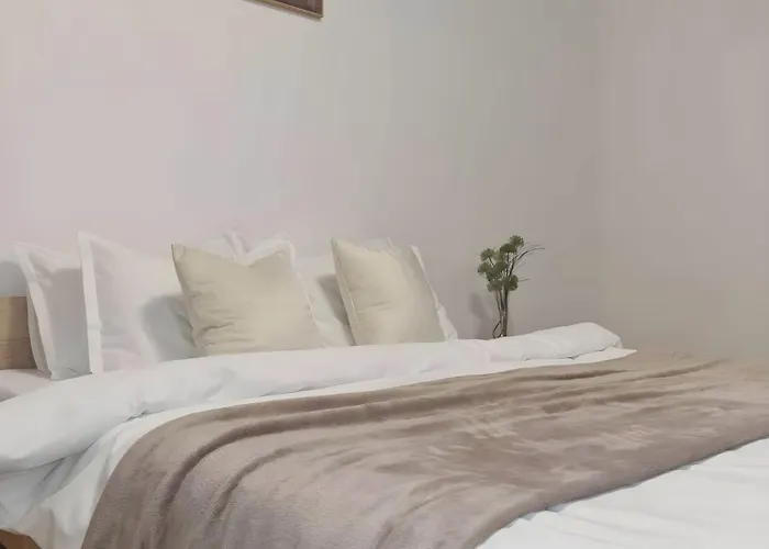 Lägenhet Madalina's House - Cozy 2-bedroom *